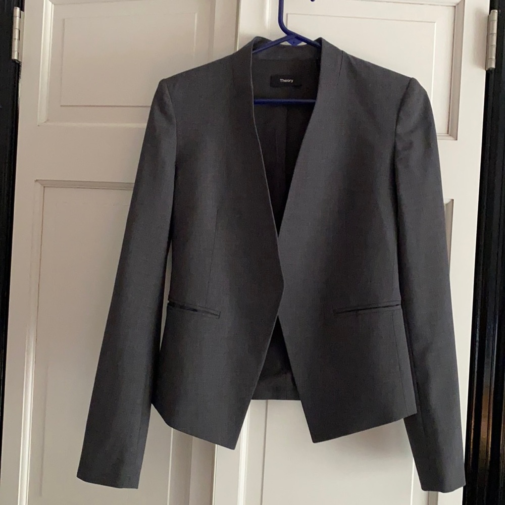 Theory gray short waisted blazer.